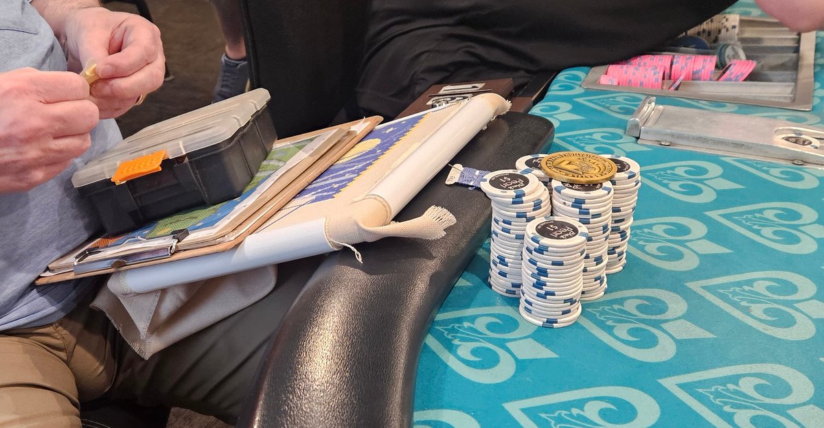 OMAZING1's tweet photo. Thought about taking up quilting while playing poker but remembered I like chicks. @StokersPoker https://t.co/UHQqSGuLgP