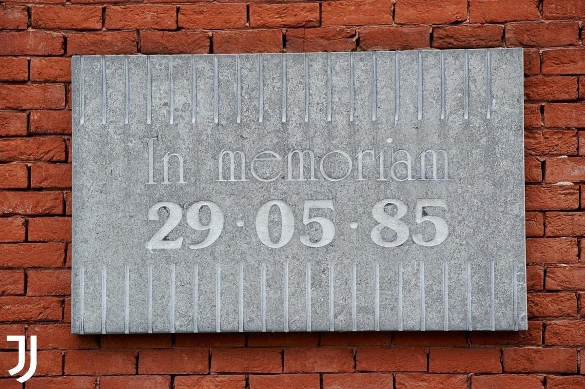 Vivihen's tweet photo. Remembering the 39 Juventus fans who lost their lives in the Heysel Stadium tradgedy 🖤🖤🖤🖤 No fan should ever go to a football match &amp; not come home 🖤🖤🖤🖤 https://t.co/xfBN29h5Bu