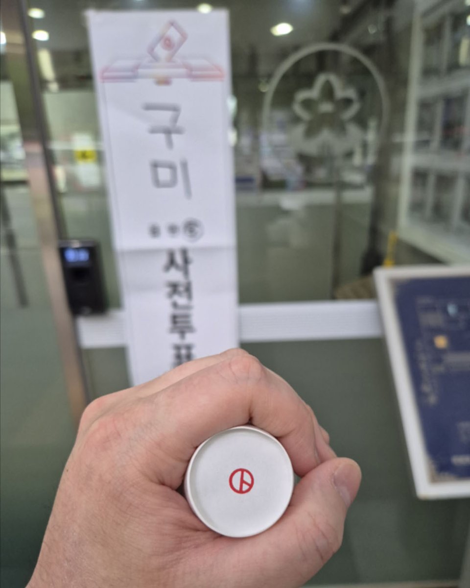 LSHdotme's tweet photo. 투표 ㄱ https://t.co/2pfSae6juf