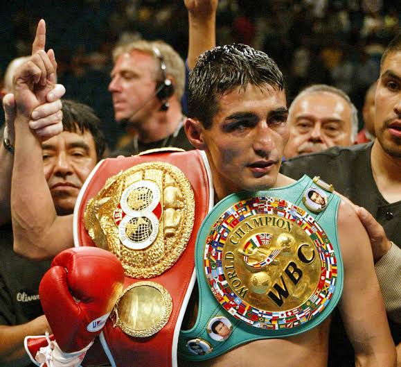 RoentgenBox's tweet photo. @jackalter Morales, he won against 3 HOF (Daniel Zaragoza, Manny Paquiao and Marco Antonio Barrera) and he's the first mexican boxer  to be a world champion in 4 divisions🥊🇲🇽 https://t.co/9aLIadtbof