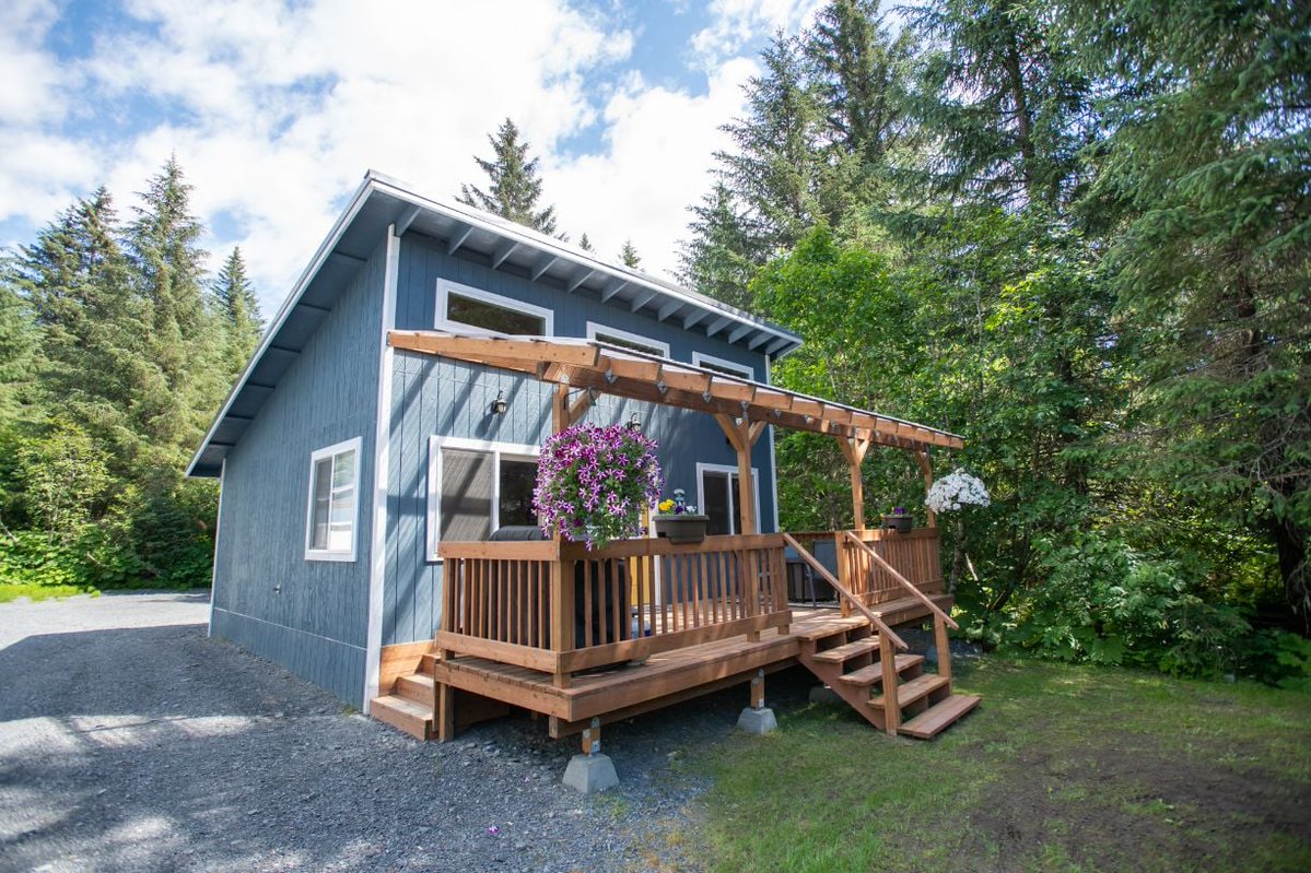 TinyHouseTalk's tweet photo. Rodney + Marcel turned a 24×24 shed kit into a 2-bedroom Alaska cabin. 576 sq ft + a 240 sq ft covered porch. Named after their dog Bobby.

Proof you can build it small AND right.

https://t.co/ZPdkAZPiJa https://t.co/9dUA8l9RTc