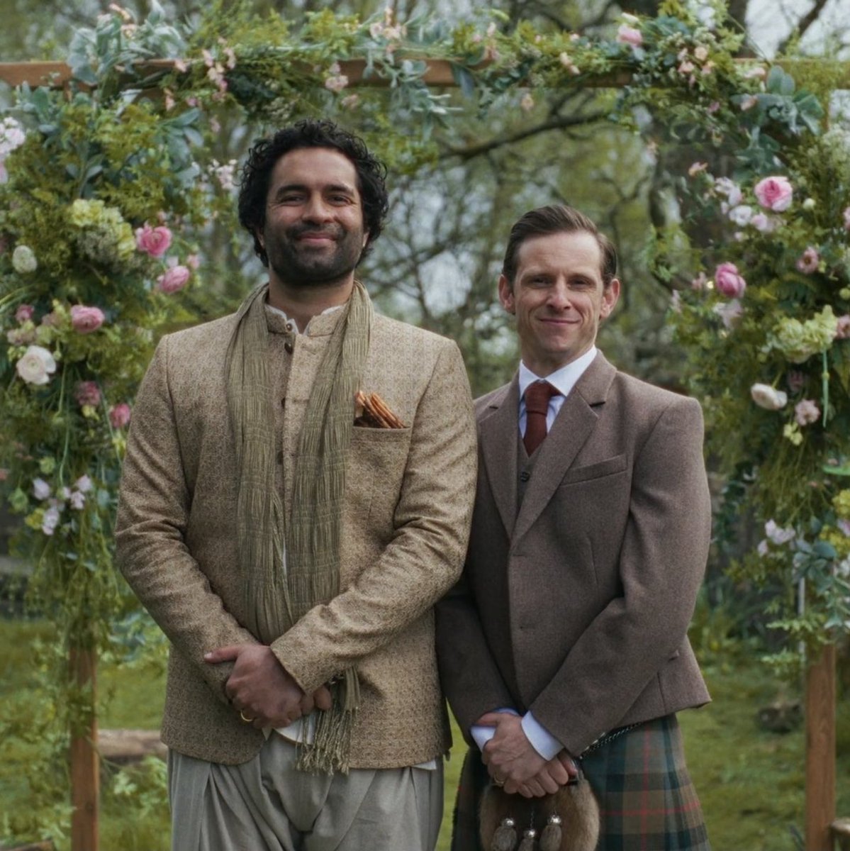 suwatsonn's tweet photo. This bitch really broke the record for the shortest marriage ever
#HalfMan https://t.co/E9a3aCVd7n