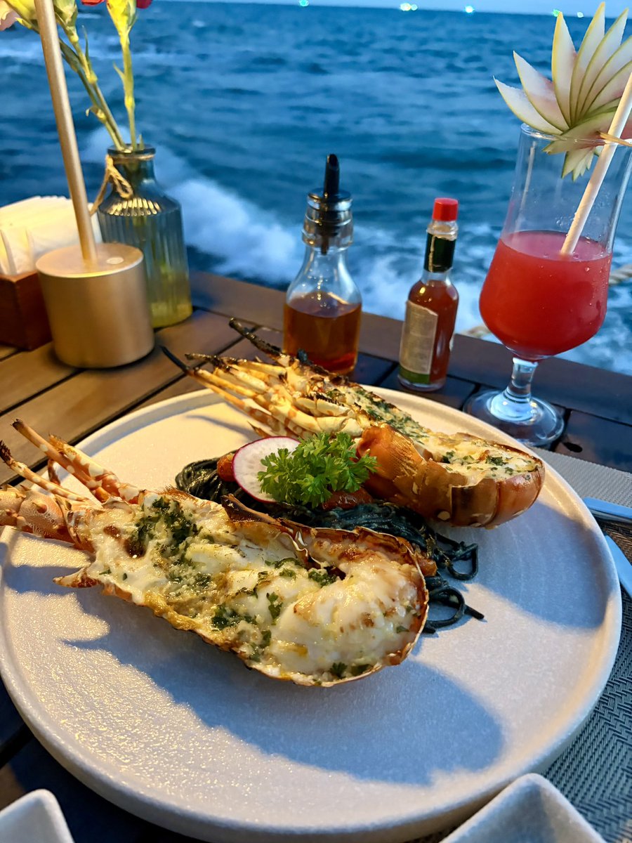 xRabbit_fn's tweet photo. 1週間ほど海外に行ってました🏝️
世界大会のポスト流れてくるけど、次に海外に行くのはIGNUMとしてがいいな✈️🌍 https://t.co/fijPmkRTWr