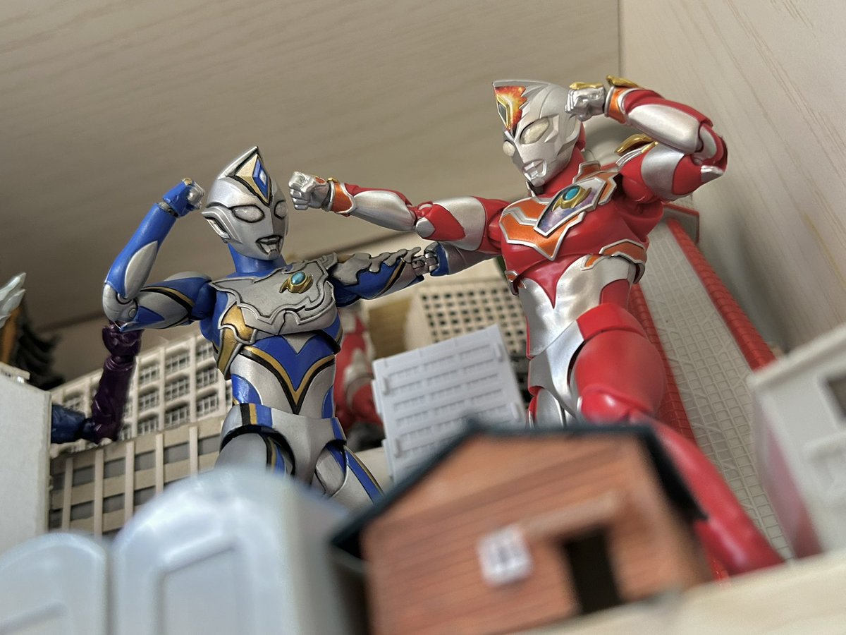 sora_ultraM78's tweet photo. こんな飾り方するから収納スペース無くなるんだよ!!!!!!!!💢💢💢💢💢💢💢 https://t.co/cIZsrLCp4h