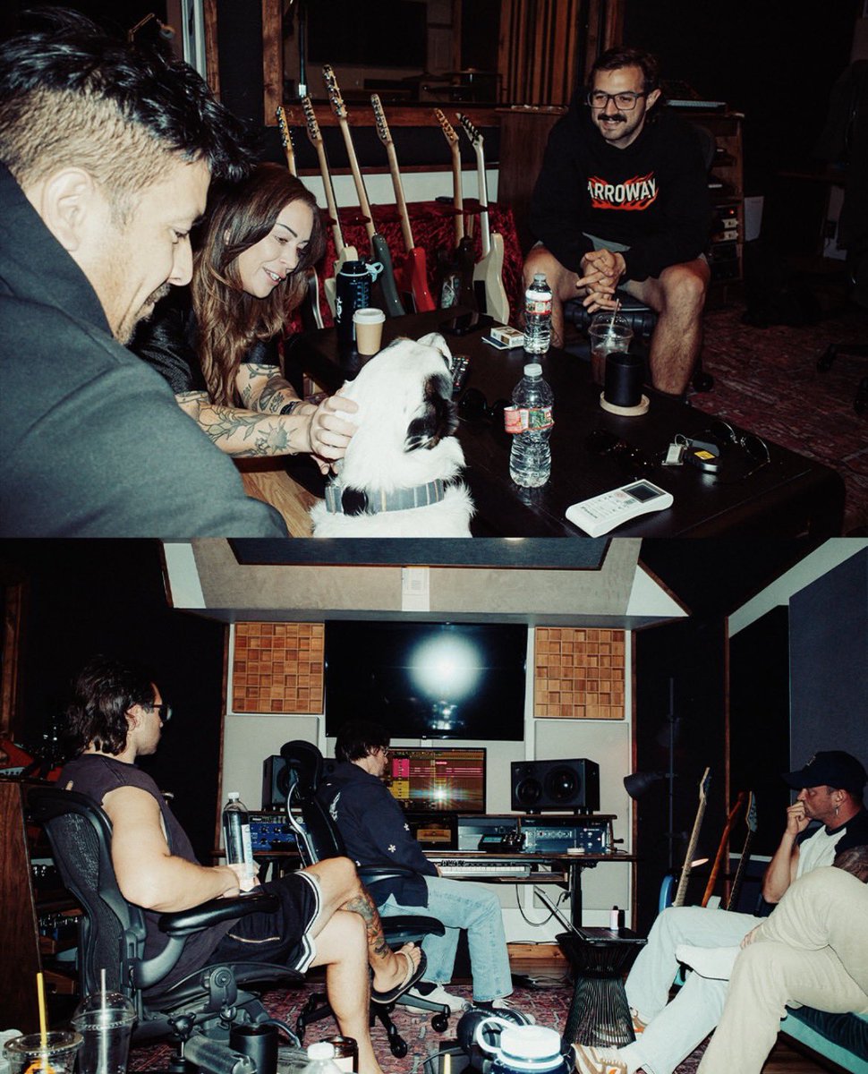 juicedboxes's tweet photo. hyperventilating bc make them suffer is in the studio again. war is over.

📸: @/ dan_braunstein on IG. https://t.co/0UnrLllMx3