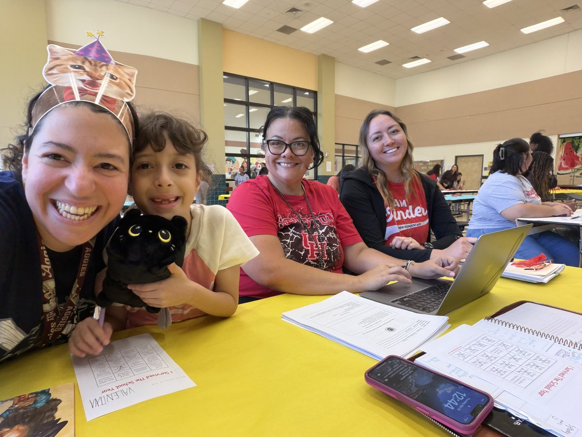 JulieMeranda's tweet photo. Great last day…I can smell summer! #TeacherJulieJ https://t.co/Pb61GVvuoR