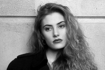 Gibboanxious's tweet photo. Mädchen Amick, promotional photos for Twin Peaks, 1989. https://t.co/QlyBZxE1qv