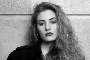 Gibboanxious's tweet photo. Mädchen Amick, promotional photos for Twin Peaks, 1989. https://t.co/QlyBZxE1qv
