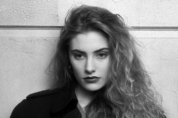 Gibboanxious's tweet photo. Mädchen Amick, promotional photos for Twin Peaks, 1989. https://t.co/QlyBZxE1qv