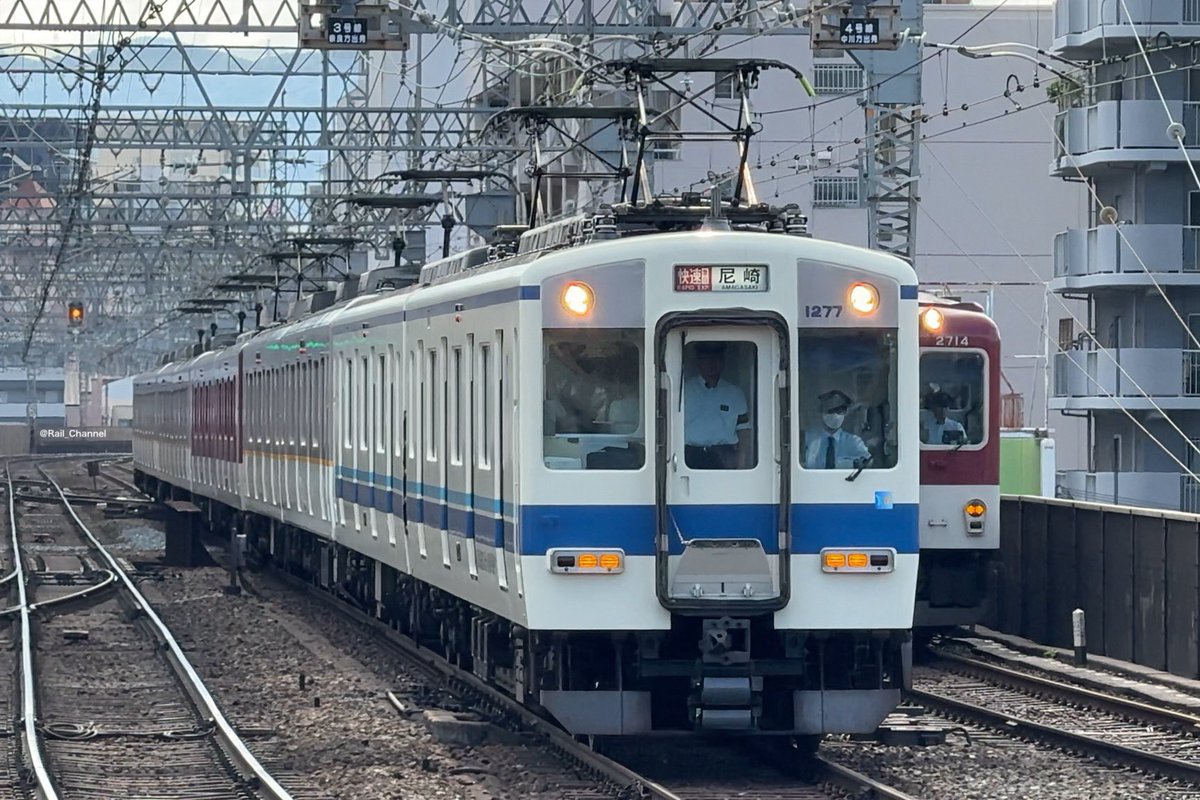 Rail_Channel's tweet photo. 2026.5.29 3738レ VE77+EE26+VE74+EE31+EE33
東武8000系風ラッピング先頭のブツ10 快速急行 尼崎行き
#近鉄 #奈良線 #1252系 #9020系 https://t.co/cHYqsrrSix