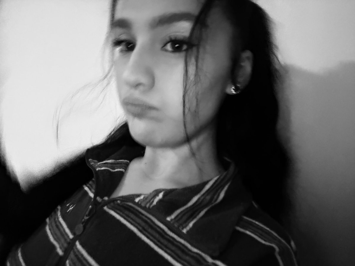 b6stmistake's tweet photo. i’m so very excited ! eeeeee ♡︎ 
 #selfiesforHateThatIMadeYouLoveMe https://t.co/sxxRV5dnyt