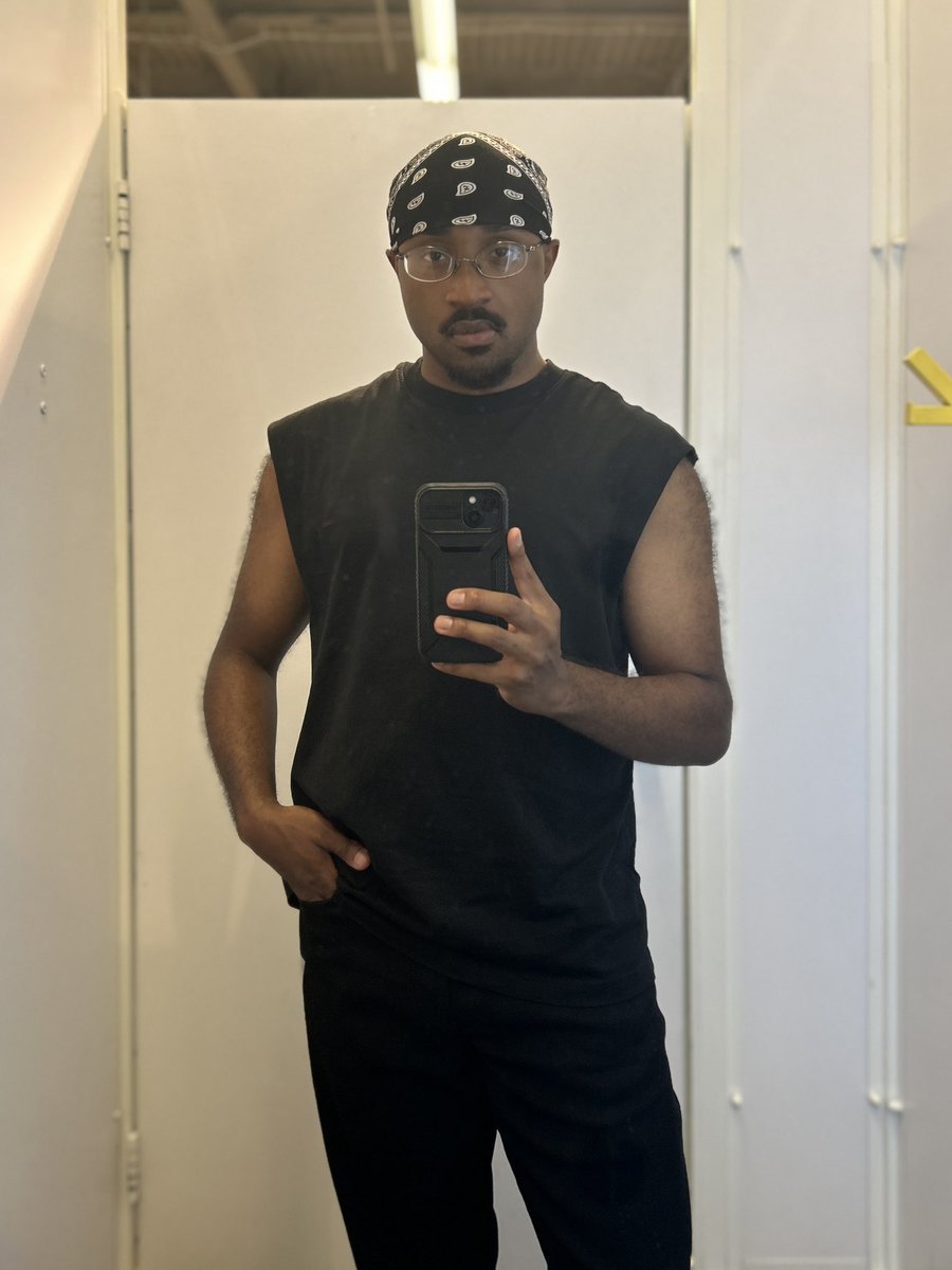 ImJeRonelle's tweet photo. Just dropping off some selfies real quick. https://t.co/WFaJPUTVCF