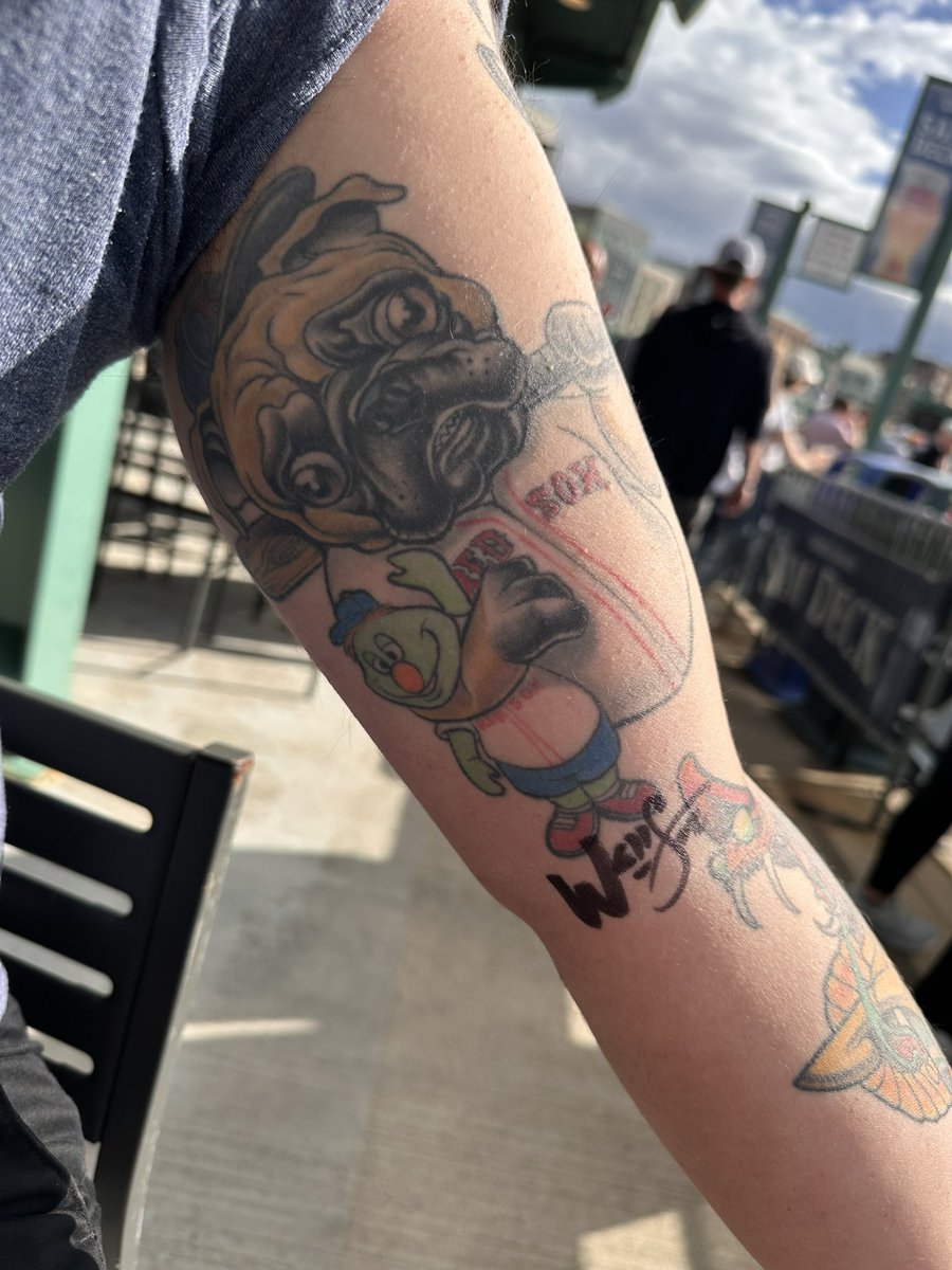 TracoSports's tweet photo. WALLY SIGNED MY TATTOO https://t.co/UgJzYNudSa