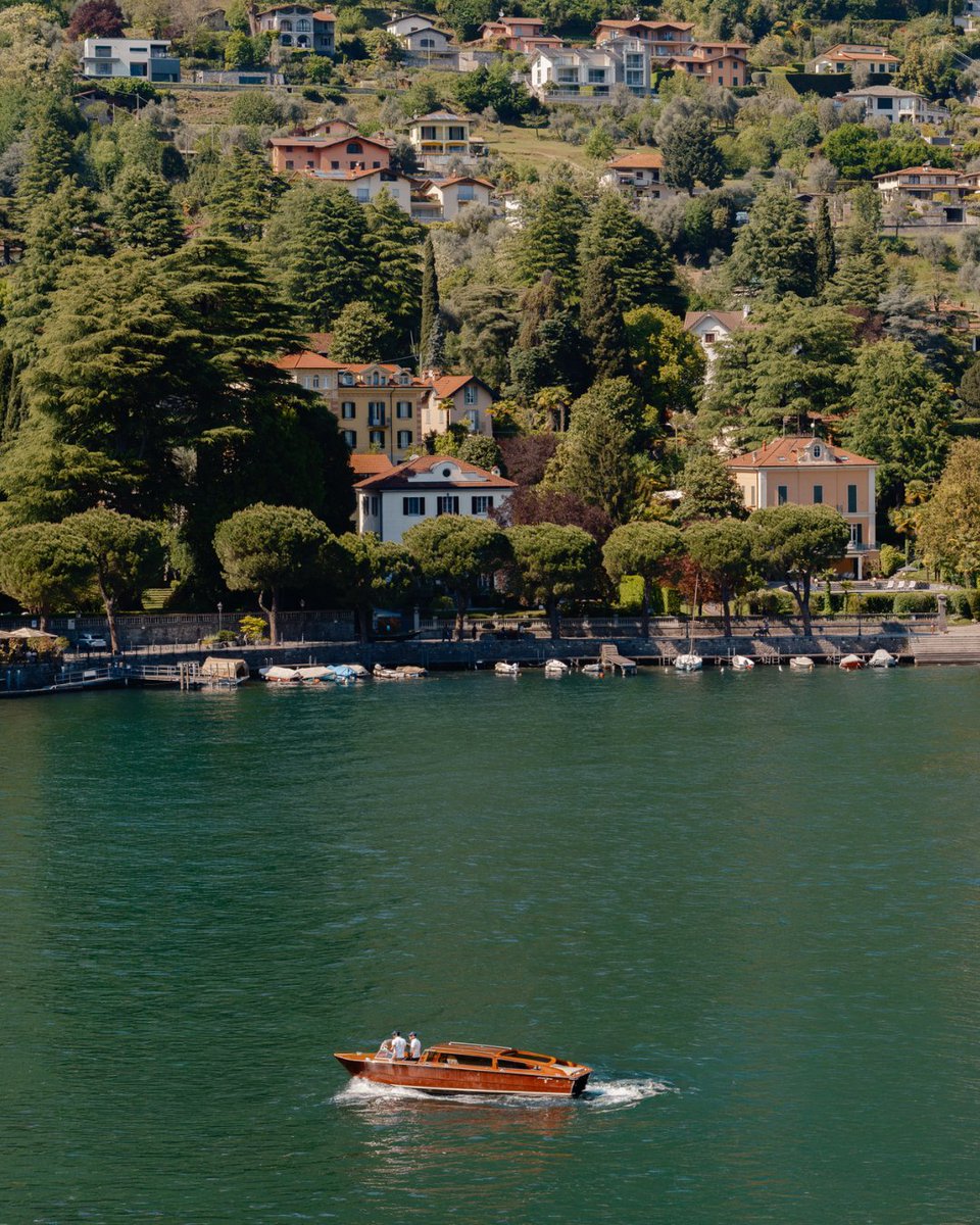 inspirato's tweet photo. This stunning Lake Como villa pairs panoramic waterfront views with beautifully curated interiors, an open-concept design, and a private pool overlooking the surrounding hills. Just minutes from charming lakeside towns, famed Lake Como shopping, and unforgettable dining, this is the kind of stay that makes you want to extend your trip indefinitely.

📍Villa Sassella | Lake Como, Italy
Tour this villa: https://t.co/g60o3HHw70