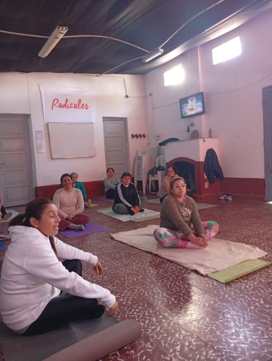 ComiteRAlfonsin's tweet photo. Mira nuestros talleres que tenemos en nuestro comité Raúl alfonsín. Cuidado del adulto mayor, yoga y folklore. Totalmente gratuitos para nuestros vecinos https://t.co/IkWbarBdI4
