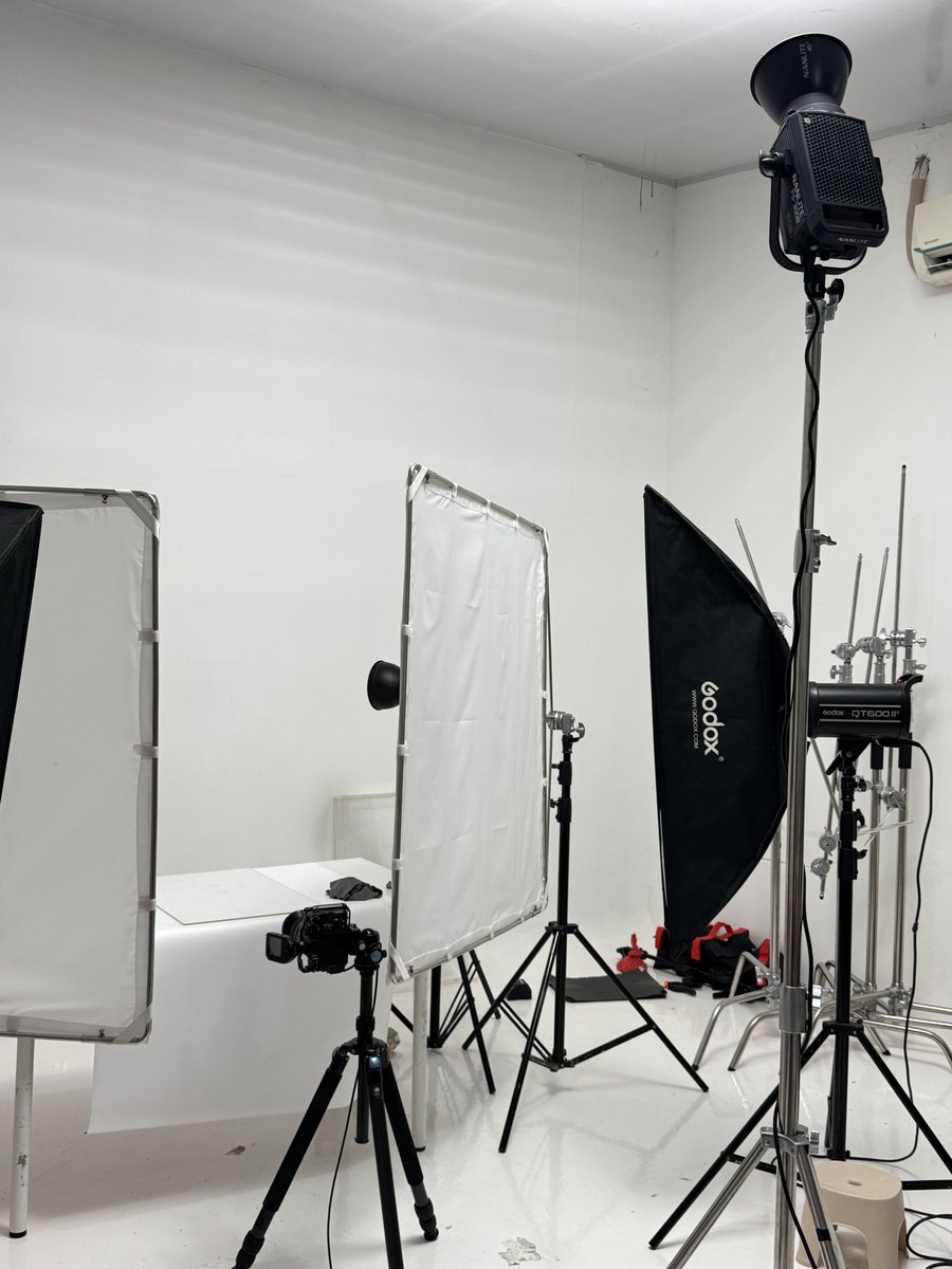 burny's tweet photo. foto ngasal tapi lo kerja di studio https://t.co/6ZdmYRrVki