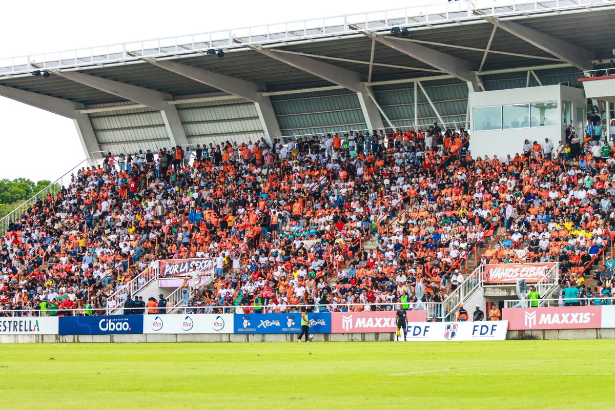 CibaoFC's tweet photo. LA FAMILIA 🥹🧡 https://t.co/kKRDZvgM54