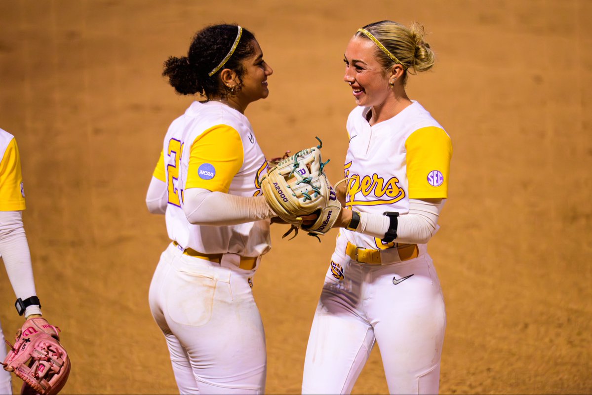 kyleeedwards67's tweet photo. This past season I smiled more and loved the game even more than I did before! Forever grateful to represent the state of Louisiana and wear LSU across my chest everyday. Here’s to another year in the boot with the people I’m so thankful for 💜💛 https://t.co/jl9bCI2gNj