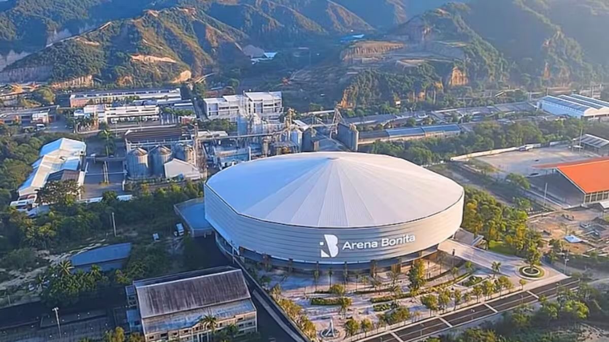 musictrendscol's tweet photo. #EsTendencia: El gobernador de Santander, Juvenal Díaz Mateus, confirmó durante una visita de inspección que Arena Bonita en Bucaramanga ya completa un 20% de avance en sus obras 🙌🏻

Asegura que esperan tenerla lista para julio del próximo año con el propósito de inaugurarla durante la Feria Bonita en septiembre de 2027. 

Además, confirmó que representantes de Davivienda visitaron el lugar y analizan ser patrocinadores oficiales de la nueva arena; algo similar a lo recientemente anunciado para Arena Primavera en Sabaneta con la DAVIarena 👀