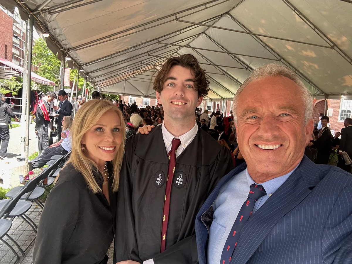 Robert F. Kennedy Jr tweet media