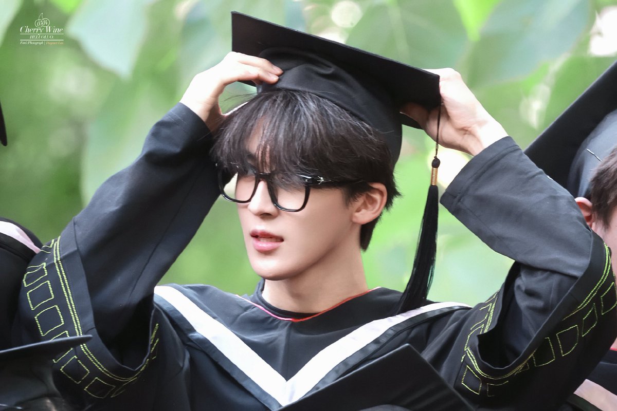 gg_HLL's tweet photo. คนเก่งของมันหมี 🫳🏻😭👨‍🎓

#heluoluo https://t.co/Mfw1ZoN0RE