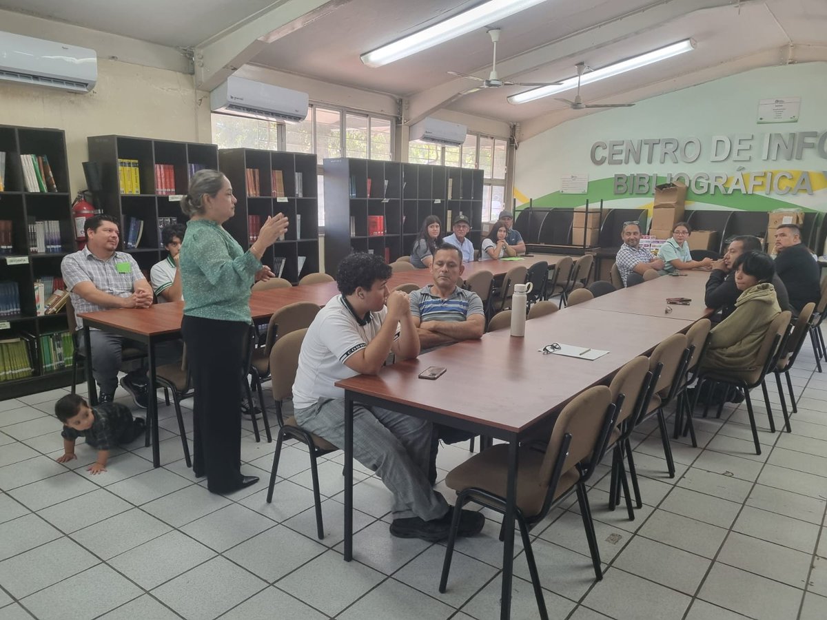 Cobaes221's tweet photo. Hoy en COBAES 22 se celebró el Día del Padre 💙.
Alumnos elaboraron y compartieron una carta para papá y después se realizó un desayuno de convivencia.
Actividad encabezada por la directora Claudia Armenta, con apoyo de Lluvia Ramos y María del Rosario Castro. #cobaes https://t.co/HgBwGqjk1D