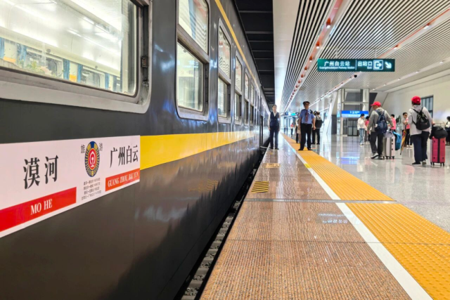 thisisGBA's tweet photo. #Transportation | 🚂 744 seniors just boarded a chartered train from #Guangzhou to #Mohe—#China's northernmost town! 🗺️

The Y122 covers 4,000+ km in 15 days, hitting Harbin, Changbai Mountain, Manzhouli & more.

One couple celebrating their 40th anniversary got berths 13 & 14—"1314" sounds like "for a lifetime" in Mandarin. 😭❤️

No luggage transfers, onboard medical team & 24/7 crew. This is how China does senior travel. 👏

Sept launch: "Southern Train: Baiyun"—a premium Silk Road route to Xinjiang with en-suite cabins & regional dining. 🫖🫓

https://t.co/pf3OO40vwt

#SeniorTravel #ChinaRailway #Mohe #ElderlyTourism 🌿✨