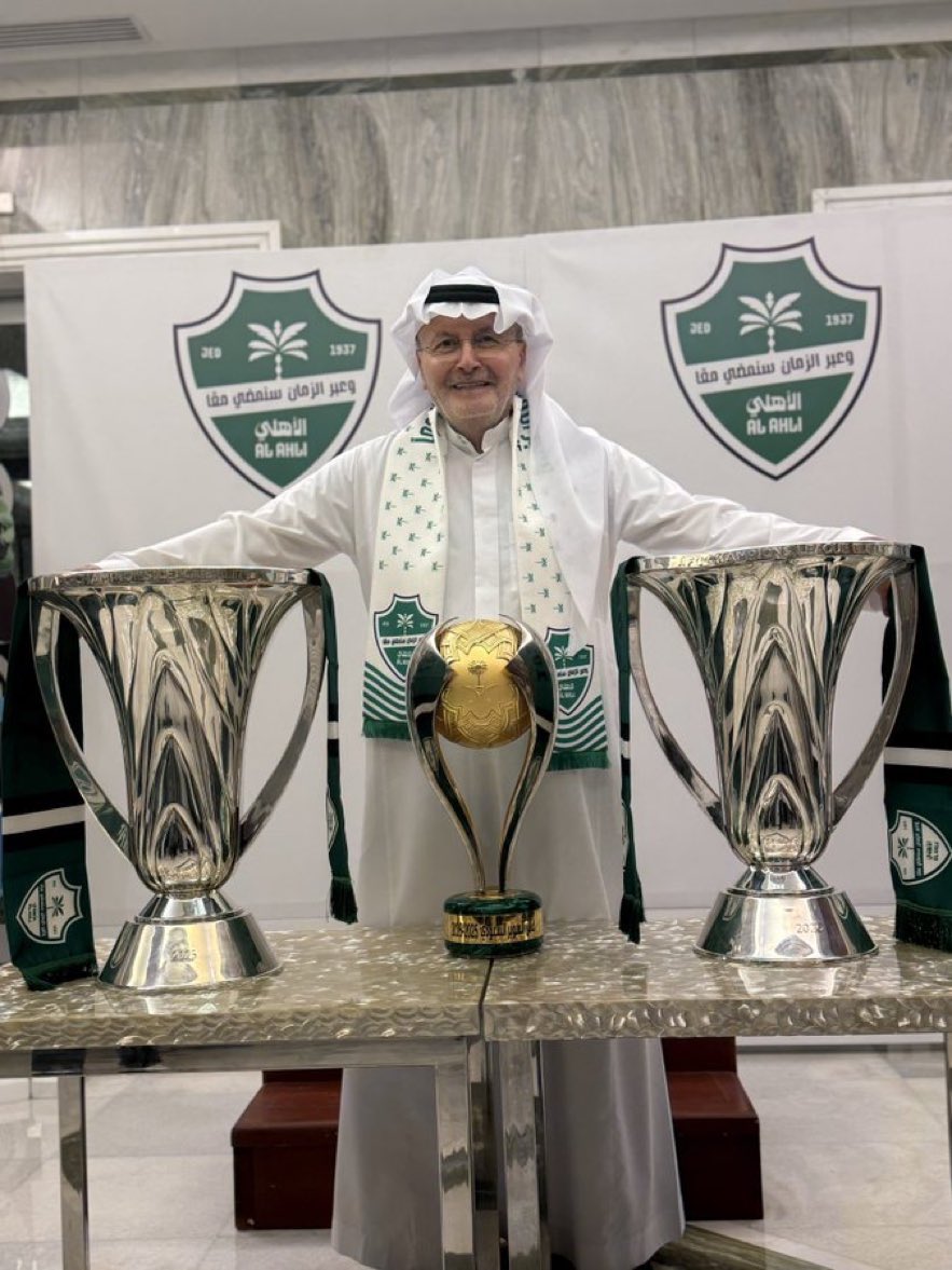 EssaAljokm's tweet photo. صورة مفرحة ليست فقط للأهلاويين ..
بل لكل الرياضيين ..
الأمير/ خالد بن عبدالله بن عبدالعزيز 
شخصية رياضية أعطت الكثير لرياضة الوطن ..
أحبه .. كل من تعامل معه 
طوال مسيرته .. كانت أخلاقه أخلاق  فرسان 
يخسر فريقه  .. ويبارك 
يفوز .. ولا ينتقص أحد في تصريحاته وفرحه  .
أعطى الكثير للأهلي النادي الذي عشقه ودعمه لسنوات طوال .
بصراحة .. فرح الكثير لفرحه 
وإطلالته وابتسامته بهذه الإنجازات ..
أسعدت الكثير .
#الاهلي_بطل_النخبة2026