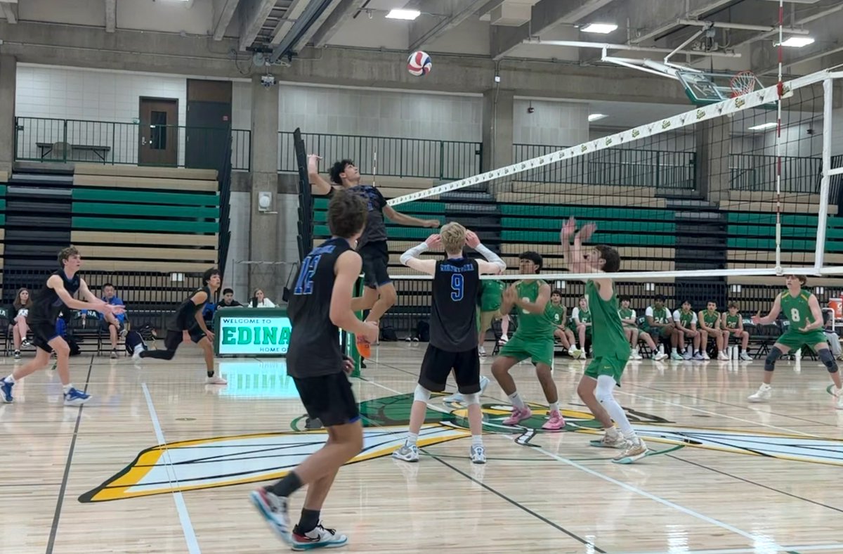 TonkaSkippers's tweet photo. ๐จ SECTION 6A BOYS VOLLEYBALL TOURNAMENT
โ๏ธ๐ Minnetonka Boys Volleyball
๐ Ezra Farred spikes home a beautiful pass from Bradley Branand; Tonka trails Edina 16-15 in the second set https://t.co/th13HnNmd2