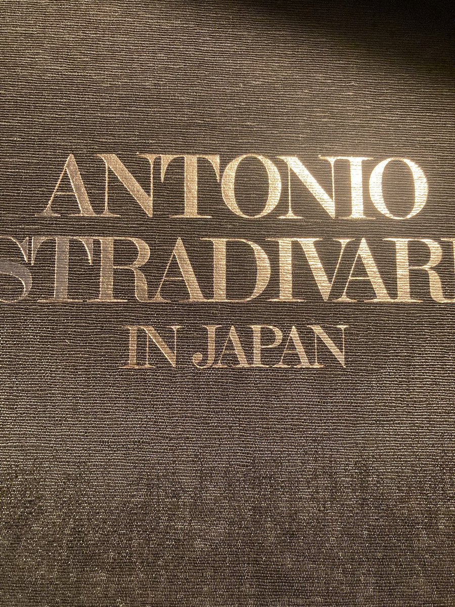 stmrviolin's tweet photo. 本を読むなどする https://t.co/4964ntBajX