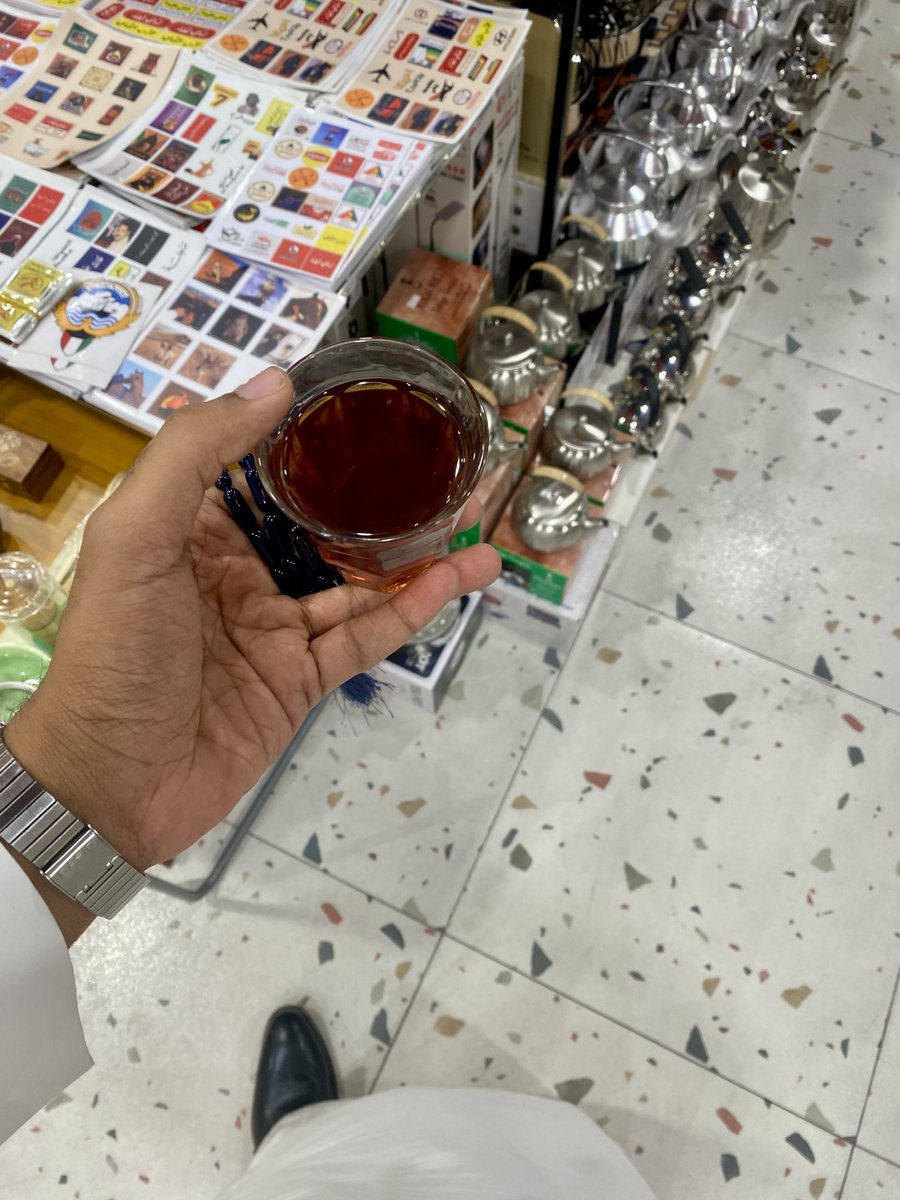 a___livee's tweet photo. سرا الليل وانا شفقان 
والمشاعر ودها بالتعبير

انا المجتهد طول الزمان
واخاف من لحظة التغيير

اخاف أدفع عظيم الاثمان
واخاف اني اواجهه واستشير

لجل المكاسب لي تبان
ماني بتوزيع الافضال استحير

لاصار السعي آخره نكران
انا من مساعيه استجير

2:53 AM https://t.co/IkVOr1dMfb