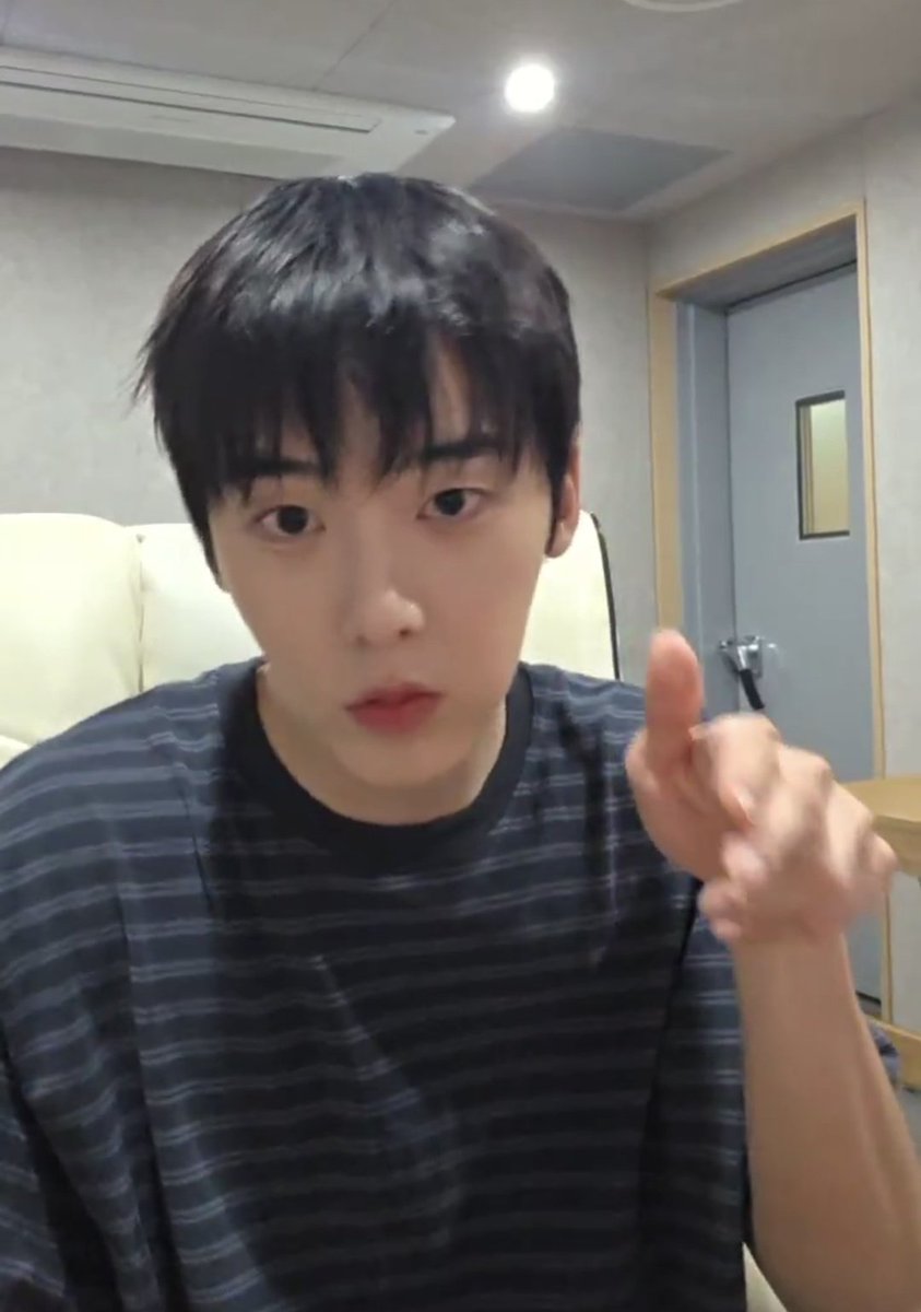 ddana_0802's tweet photo. 산하씨 아침부터 라면 먹방을 보여주시면 저 곤란해요••• https://t.co/z8SxHZ0wvd