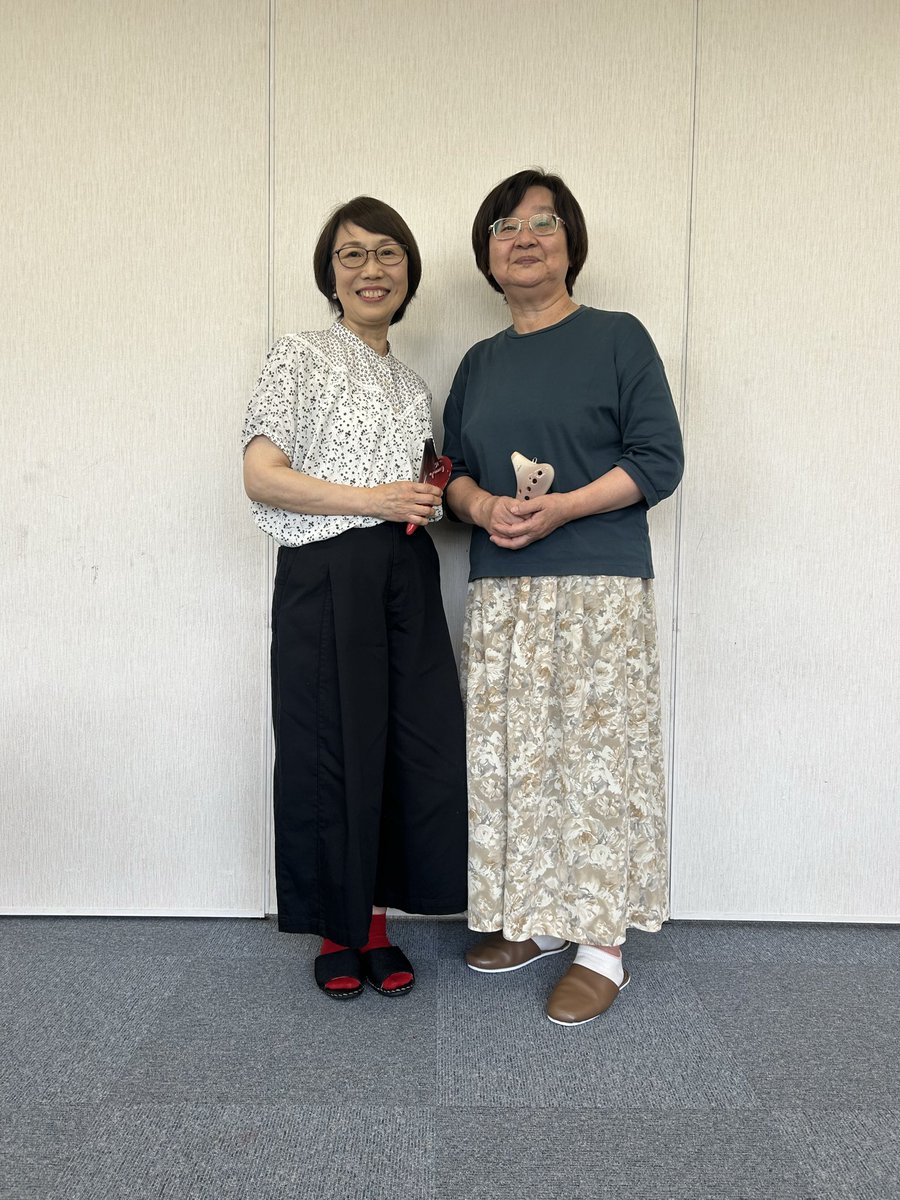 ocarina_sacay's tweet photo. 堺市西区家原寺校区地域会館のアゲハさん。
6人のグループ（撮影時1人お休み）から2人組の“アミーチェ”さんが参加。
共に練習に取り組んできた仲間の想いを胸に本番に挑みます。
#オカリナ発表会 #オカリナアンサンブル #ライリッシュオカリナ連盟 #堺市立東文化会館メインホール #家原寺校区地域会館 https://t.co/04Ufk2z9F9