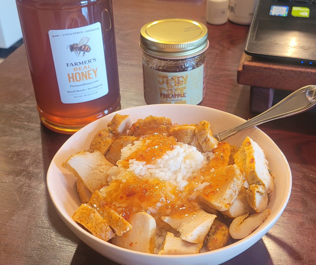 PGC1a_RB's tweet photo. Chicken and rice with @bowtiedfarmer honey and @GoatsSMOLbatch pineapple pepper jam https://t.co/7gBp6t9A25