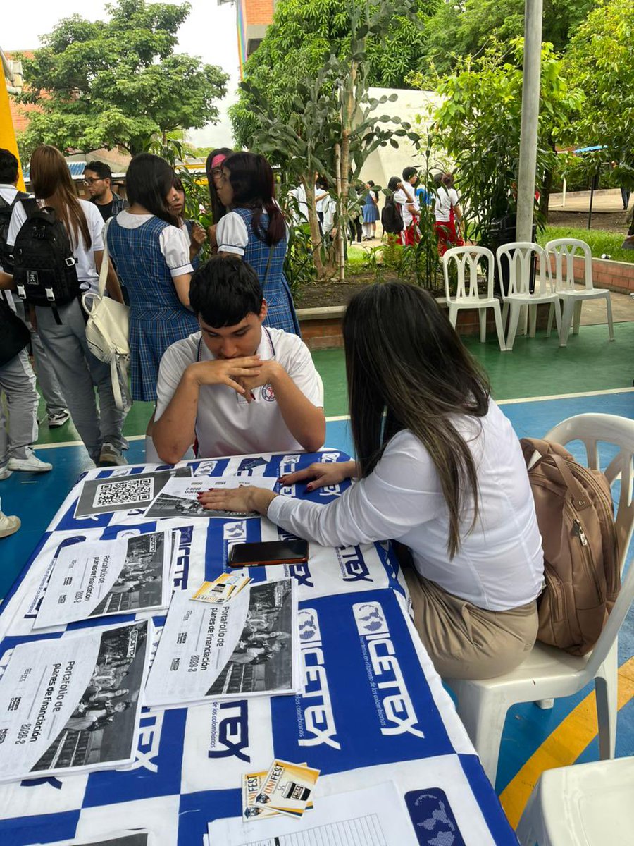 ICETEX's tweet photo. Estamos presentes en #Unifest, en #Yopal, acompañando a estudiantes durante esta jornada y compartiendo información sobre nuestro portafolio y las oportunidades de acceso a la educación superior para apoyar la construcción de sus proyectos de vida. #ImpulsandoOportunidades https://t.co/zqGn1BfiFu