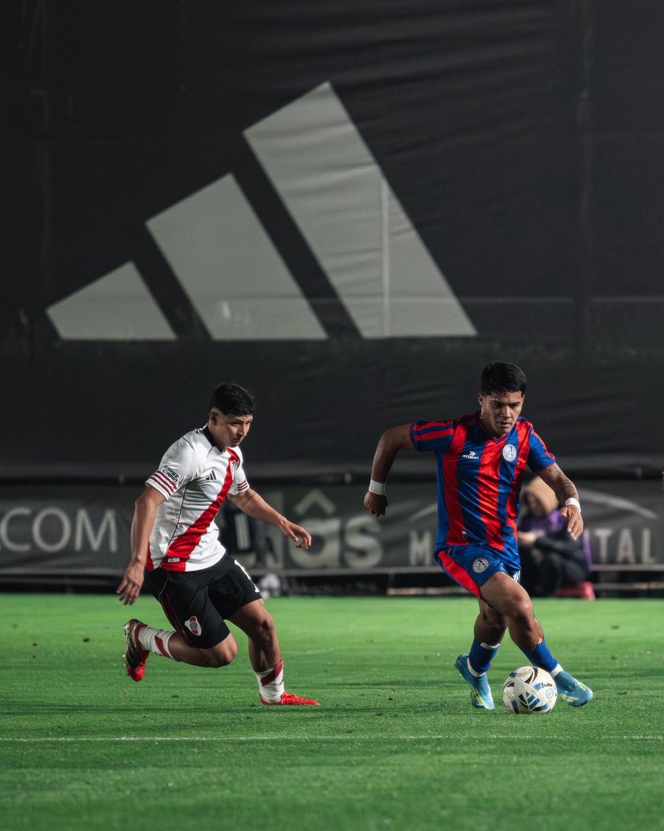 ProyectoBoedo's tweet photo. ⚽️ La Reserva de SAN LORENZO igualó 1 a 1 con River en el River Camp con gol de Román Baigorria.

🔵🔴 El equipo de Alan Capobianco se ubica a dos puntos de los puestos de clasificación. https://t.co/4YJ7nD9iep