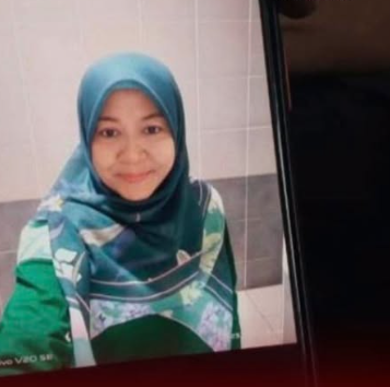 SinarOnline's tweet photo. Lebih 72 jam hilang, keadaan Jaslinda masuki fasa kritikal - JBPM

Keadaan pendaki wanita Jaslinda Saludin, 49, yang dilaporkan hilang ketika mendaki Gunung Batu Putih sejak 23 Mei lepas, dijangka memasuki fasa kritikal ketika ini selepas tempoh kehilangan melebihi 72 jam.

Artikel: https://t.co/THna54DPwS

#sinarharian #beritaterkini #Jaslinda
