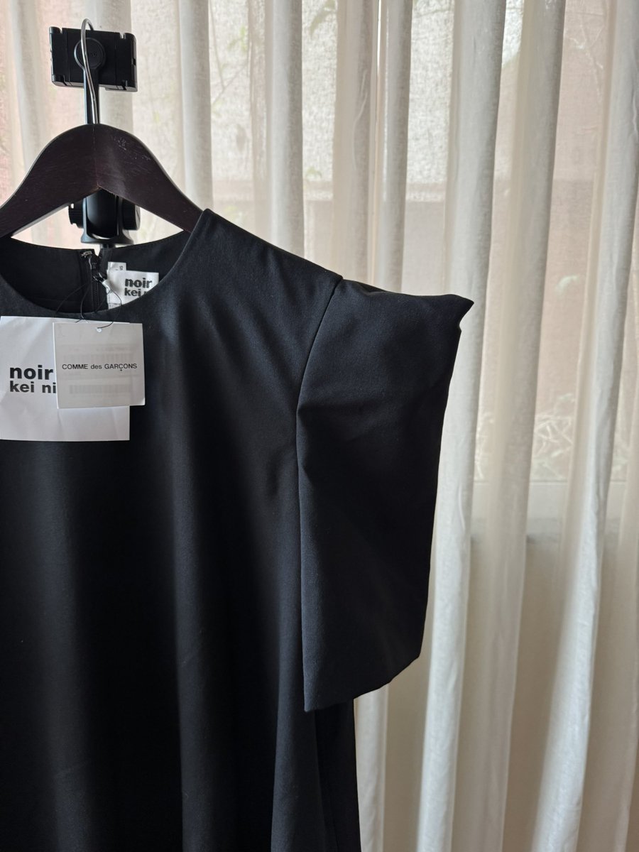 dramaticoeterno's tweet photo. Creen que haya alguien en CDMX que quiera este Noir Kei Ninomiya talla L nuevo con etiquetas a mitad del precio de la etiqueta? Dónde están los Comme des Garcons de esta ciudad? https://t.co/MvtiVwOxTF