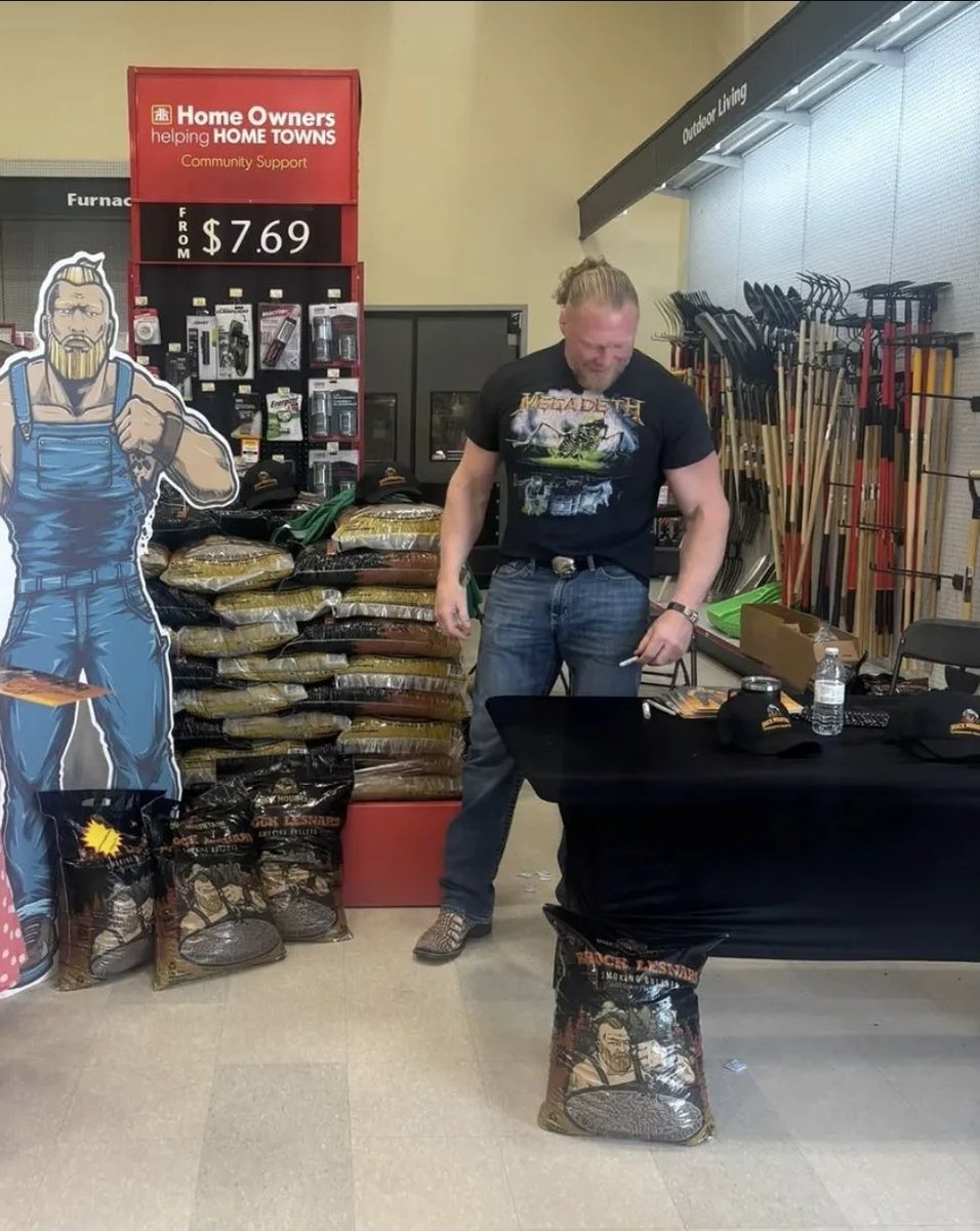 BrockWWEreturn's tweet photo. *𝙉𝙚𝙬 𝐁𝐑𝐎𝐂𝐊 𝐃𝐫𝐨𝐩𝐬 from his Meet &amp; Greet today in Canada ✍️ ☠️ #WWEClash https://t.co/vDIPbsidMC