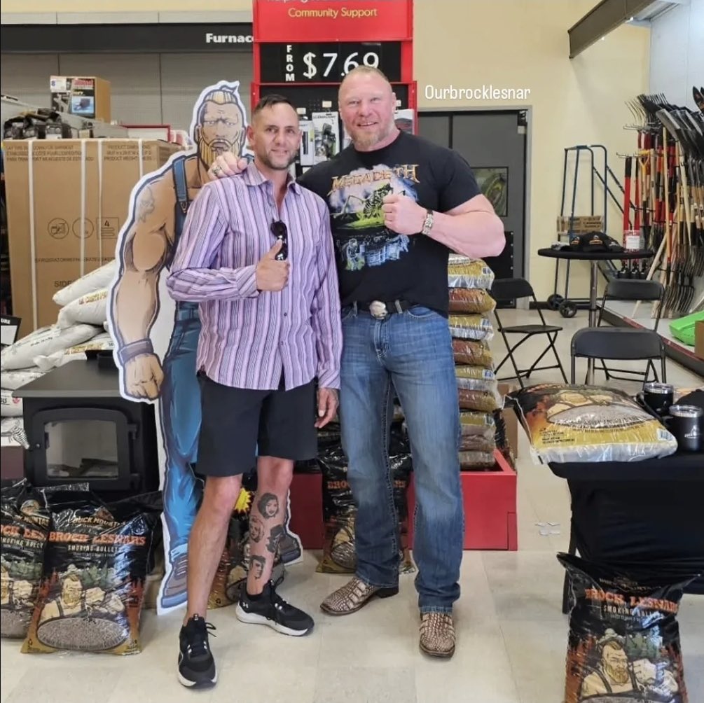 BrockWWEreturn's tweet photo. *𝙉𝙚𝙬 𝐁𝐑𝐎𝐂𝐊 𝐃𝐫𝐨𝐩𝐬 from his Meet &amp; Greet today in Canada ✍️ ☠️ #WWEClash https://t.co/vDIPbsidMC