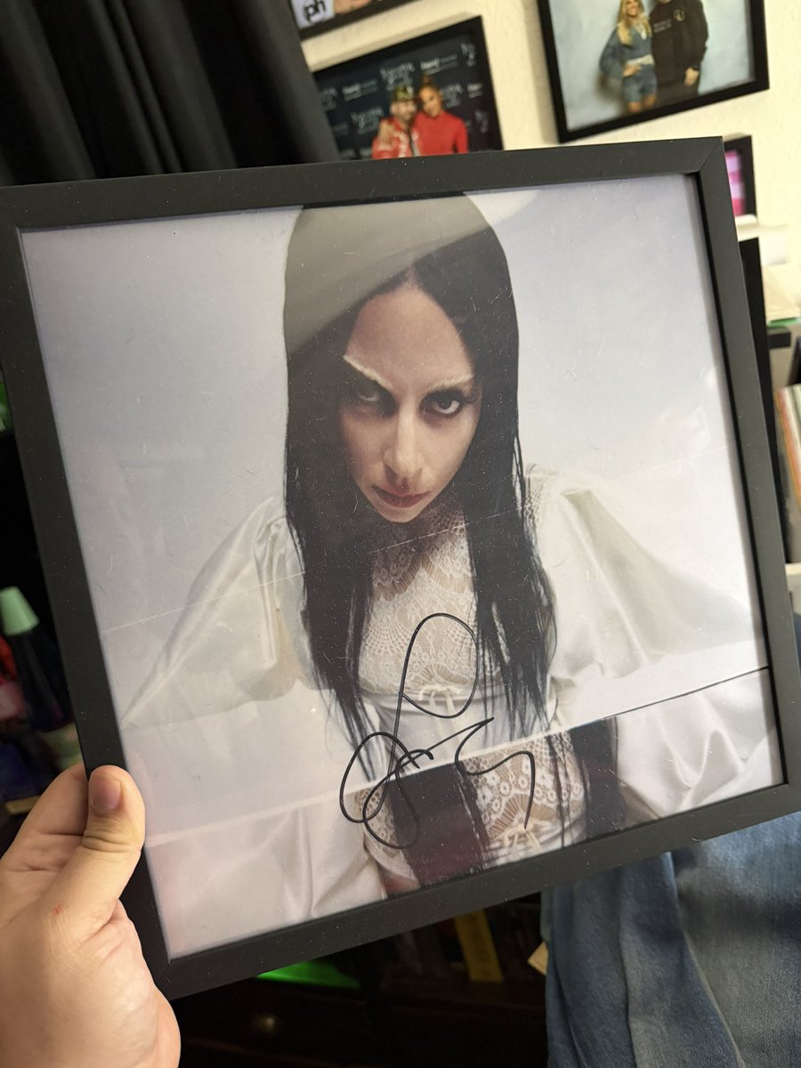 ScottiAllen's tweet photo. @GagaManiaUK @ladygaga https://t.co/fVRJKKB4P7