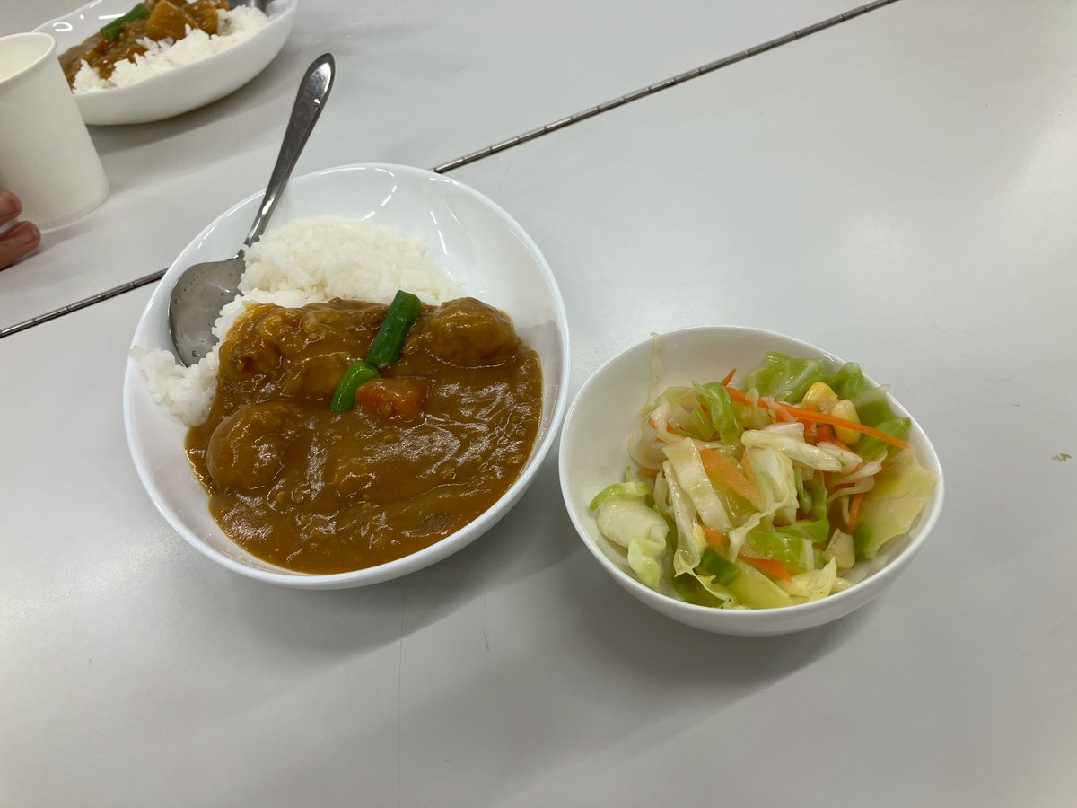 ZMinnanoshokudo's tweet photo. 5月27日の開催模様
相武台コミセンの耐震化工事が終了し、みんなの食堂をで開催し　食事を楽しんでいただきました🥳
皆さんの来場ありがとう🙏
久々に市長も視察🥰
カレーライスとコースロールサラダでした。
寄付品をお土産に🥰
　#子ども食堂　#座間市　#神奈川県　#みんなの食堂　　#居場所作り https://t.co/liF8NxwRHY