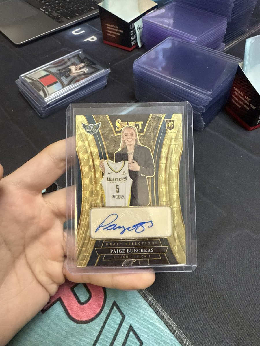 pullwax's tweet photo. @paigebueckers1 @PaniniAmerica https://t.co/cbEmAlRgId