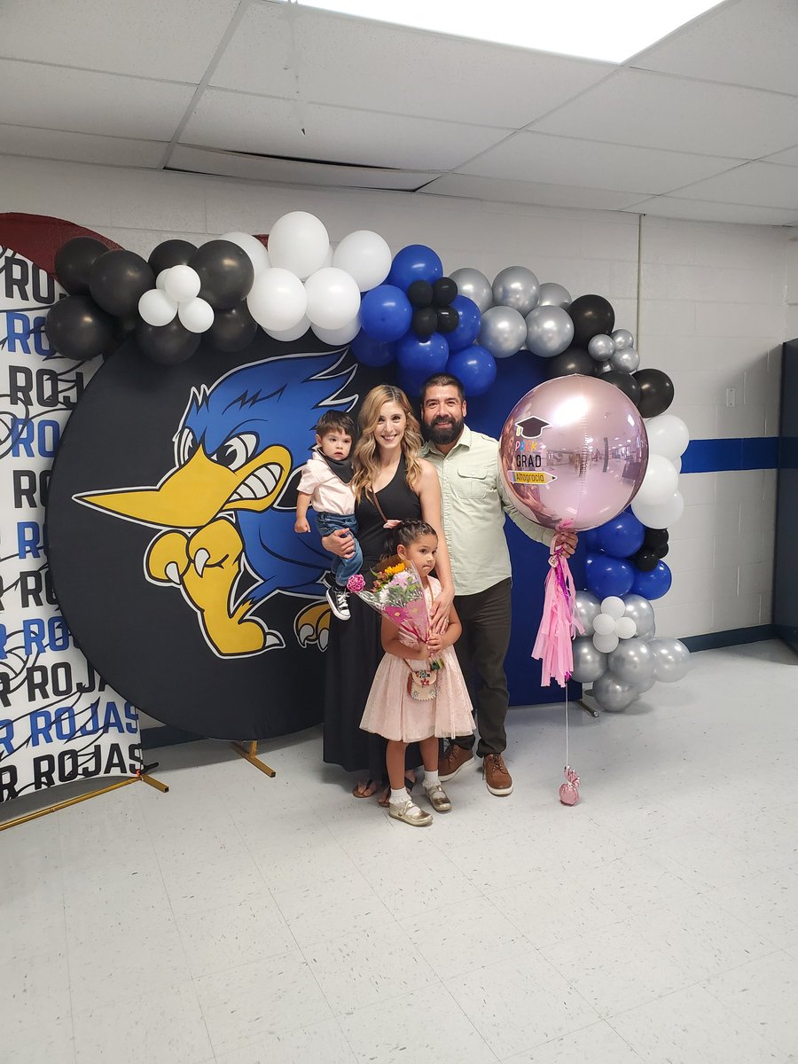 SMorales_Res's tweet photo. PreK3 AM &amp; PreK3 PM End of the Year Awards! Parents proudly posed alongside their little baby Roadrunners as we celebrated a wonderful year of learning, friendships, &amp; growth. Way to go, little Roadrunners! #TeamSISD @SocorroISD @JaimeAr14751209 @Duronjenny_ @SISD_ES https://t.co/ufcwoi905E