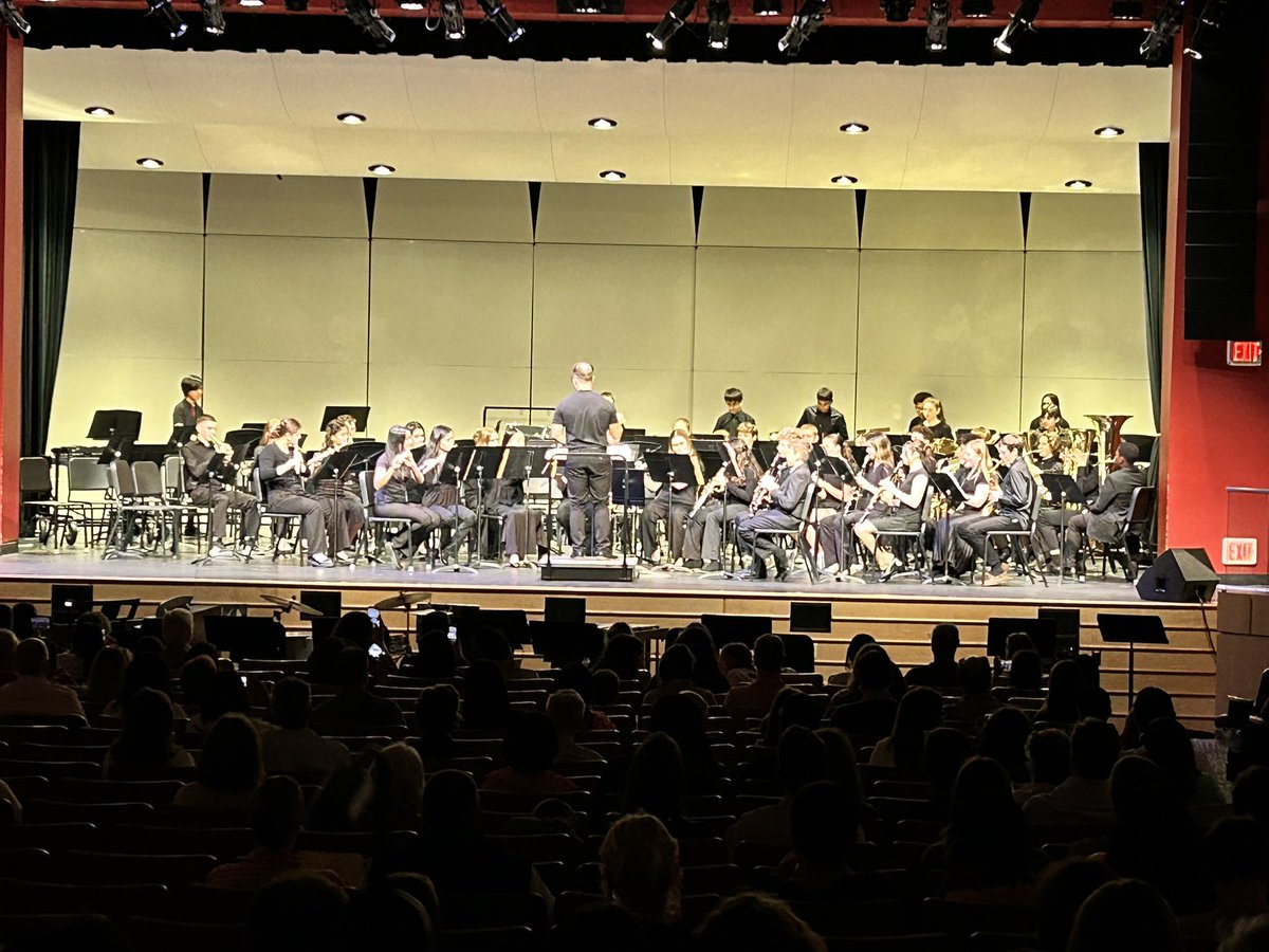 DavidGusitsch's tweet photo. The @SaxeMS 8th-grade Band kicked off their set with Squirrel Chase… How FUN &amp; they sounded terrific! https://t.co/UUXfu4zXZM