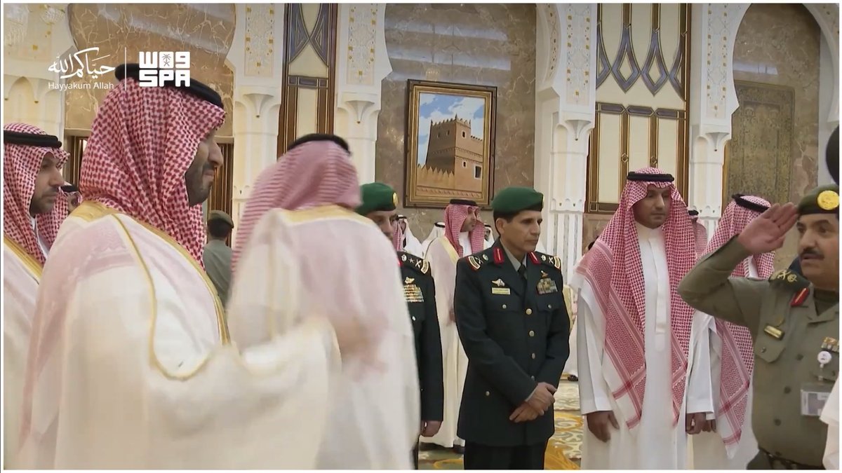 AMufleh's tweet photo. سعادة اللواء عبدالمحسن بن عبدالهادي الكيرعاني والسلام على سمو ولي العهد في الديوان الملكي بقصر منى أثناء أستقبال سموه حفظه الله للمهنئين بعيد الأضحى 
#حج_1447 https://t.co/7YVBBS4uEo