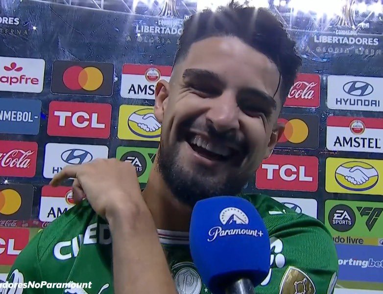 Porcomics's tweet photo. O flaco todo timido depois de ouvir que vai pra copa do mundo pela primeira vez

descobriu pelo paramount KKKKKKKKKKK https://t.co/czYZWBwrG0