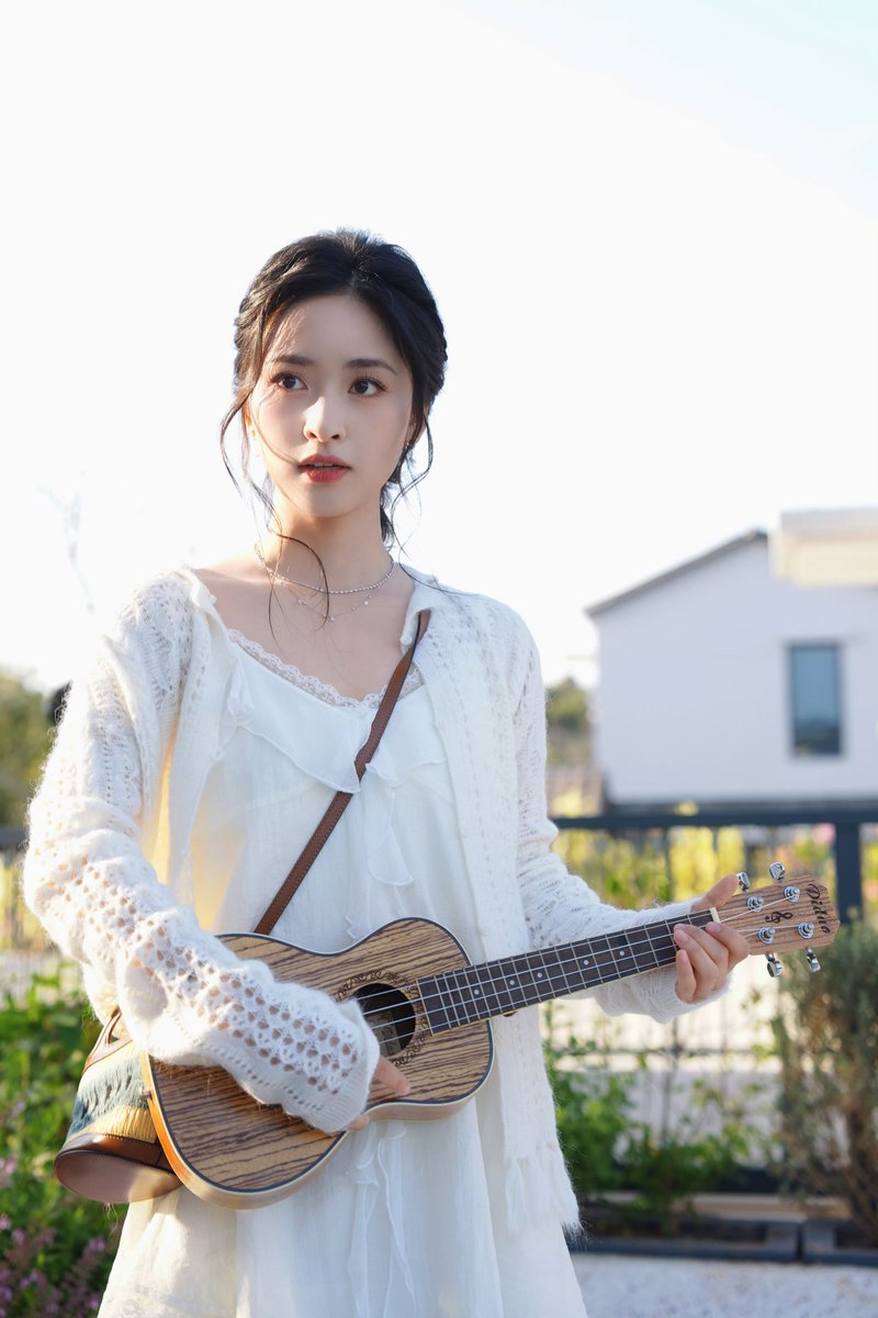 Fitzies23's tweet photo. Watching ep 12 of The Inn.  It's beautiful, fun &amp; so touching. If not for that "feeling uncomfortable" post, their banter feels exactly like old friends roasting each other and having a good laugh. The bond is so real! I feel 💔.

#ShenYue 
#MangoTV https://t.co/1rN79vg5ug