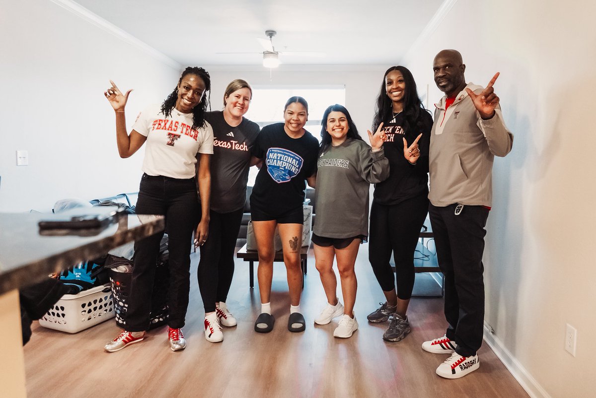 LadyRaiderWBB's tweet photo. We got ✨most✨ of our new Lady Raiders moved in! https://t.co/ciyhIDhzOL