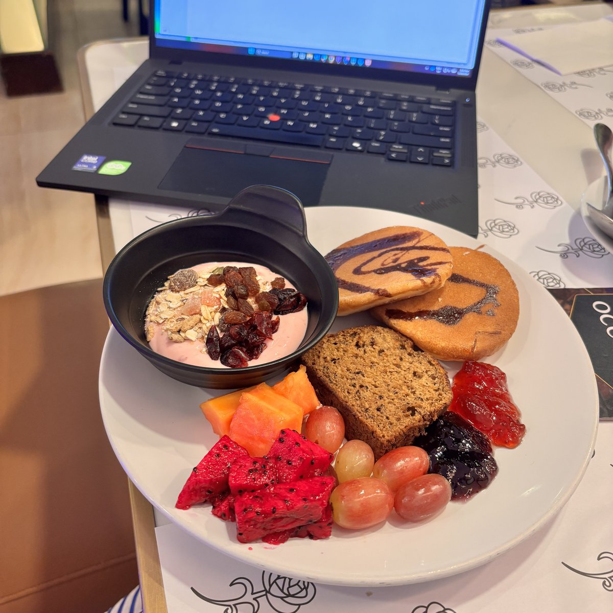 HolloWeeneVT's tweet photo. Yum. 🍨🍞 https://t.co/2TvNq9HzV0